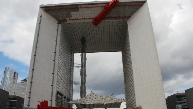 Quand Simpra épouse la Grande Arche de la Défense
