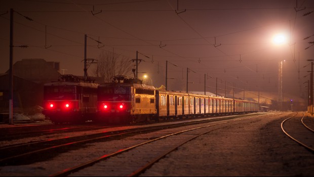 Le soir tombe sur les Intercités de nuit