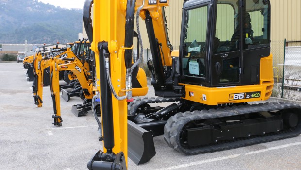 Mini-pelles : distribution VS location