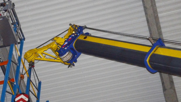 La grue Grove GMK 3060 concilie hauteur et précision