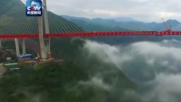 La Chine achève un pont de 565 m de haut