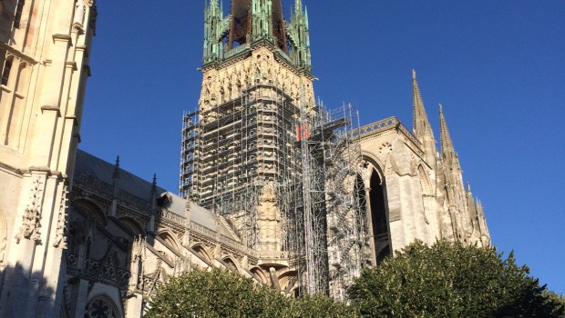 152 m d'échafaudages sur la cathédrale de Rouen