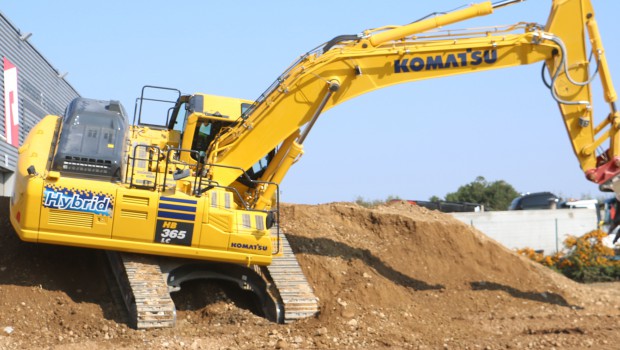 La Komatsu HB365LC donne tout son sens à l’hybride