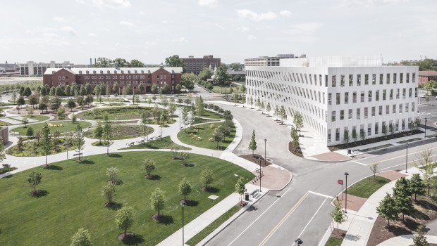 BIG signe un bâtiment très « navy » à Philadelphie