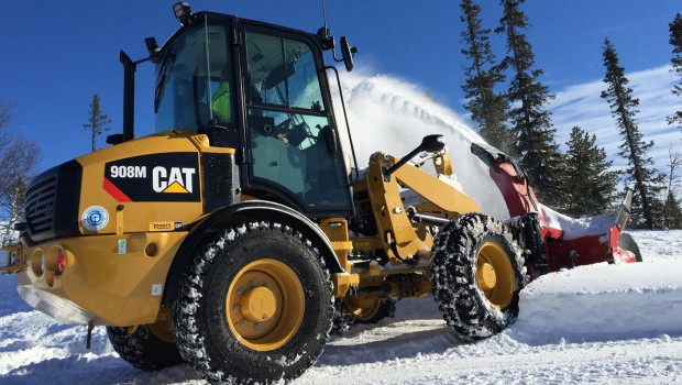 Chargeuse articulée : une affaire de stabilité et de compacité