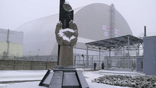 En Ukraine, l'arche de Tchernobyl est en position