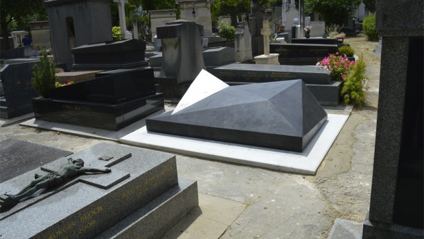 Le béton de l'au-delà au Cimetière du Montparnasse