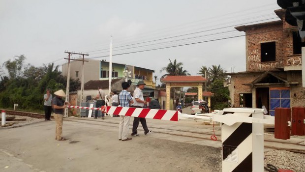 New signage equipment for Vietnamese railway crossings