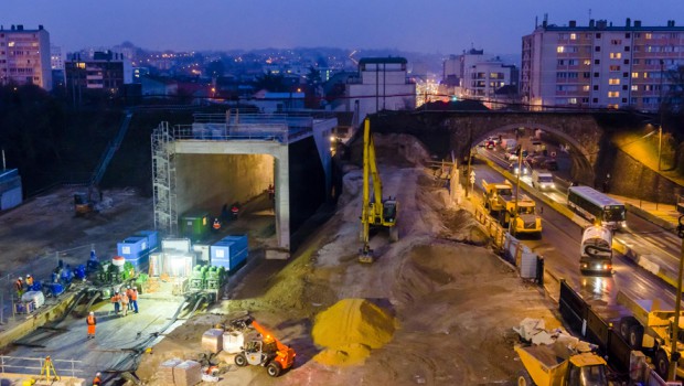 Le pont-rail de Champigny auto-foncé en un temps record