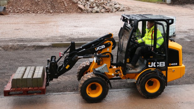 JCB relance sa petite chargeuse articulée