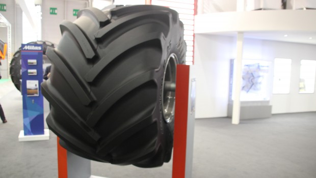 Mitas en première mondiale au Sima