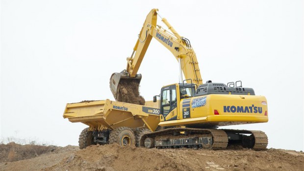 Une pelle hybride en vedette chez Komatsu