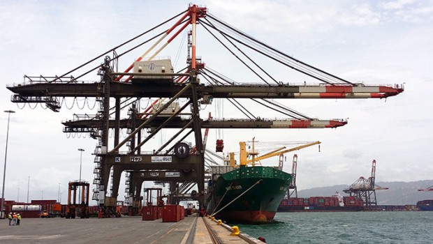 EXCLU – Sarens livre 5 grues sur chenilles en Jamaïque