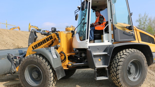 Liebherr L514 Stéréo : la chargeuse qui envoie du  grip 