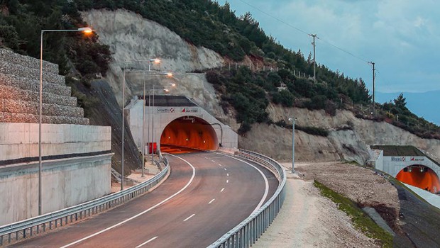 Deux tronçons routiers de Vinci Concessions ouvrent en Grèce