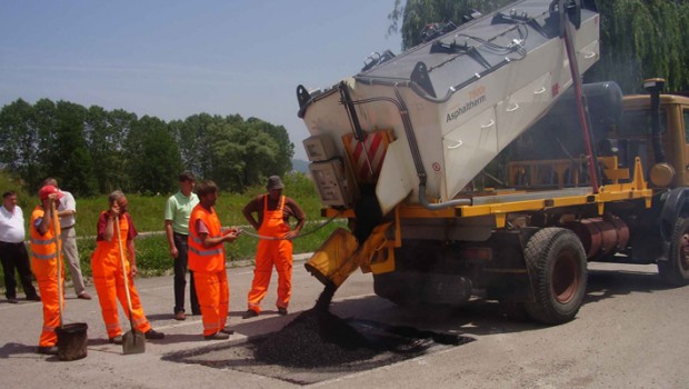 Un container/doser thermique d'enrobé dans la Loire