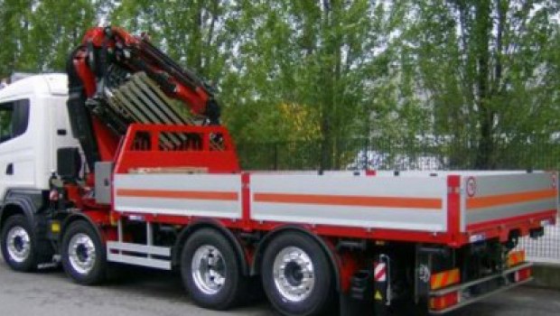 Fassi Crane supplies drinking water in Milan