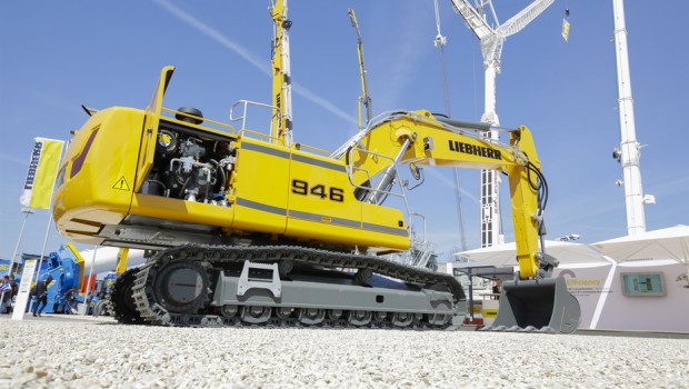 Liebherr R 946 crawler excavator to Sweden
