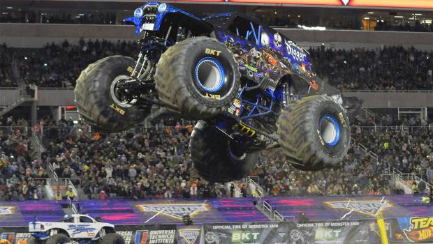 BKT accompagne le Monster Jam