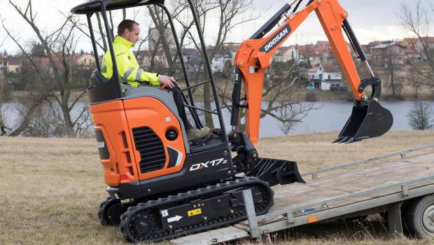 Une mini pelle de plus chez Doosan !