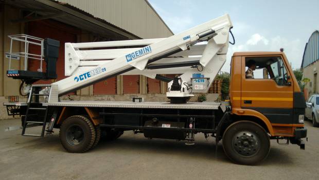 Une CTE ZED 29 sur camion Tata à l'aéroport de Mumbai