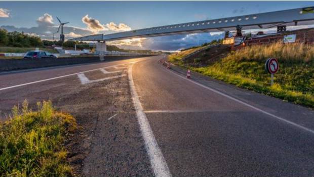 A5 : Colas Génie Civil installe une passerelle de 150 t