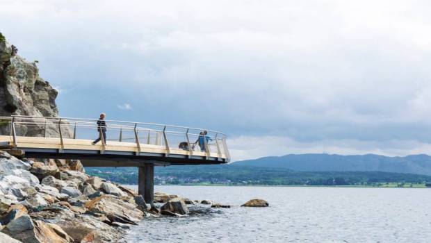 Un pont circulaire à flanc de montagne sur le Hafrsfjord