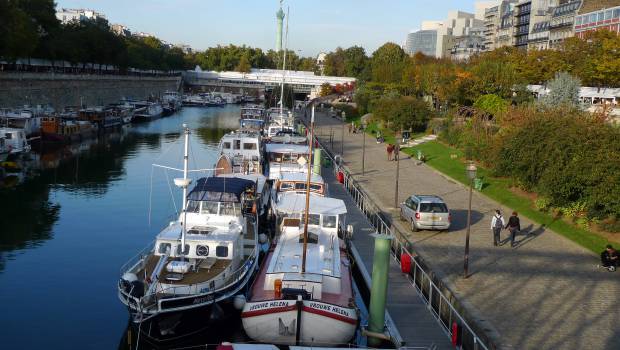 Sur la Seine, le port Debilly campe fermement