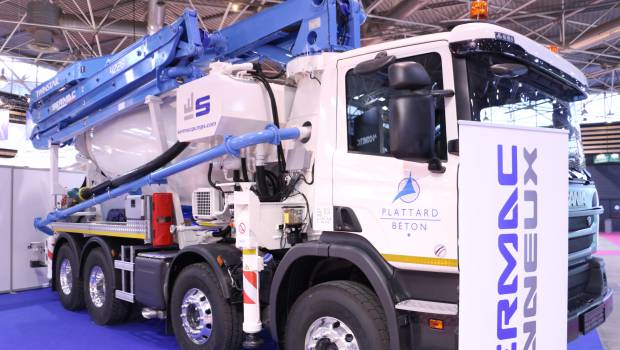 Un malaxeur pompe de 28 m Sermac chez Plattard