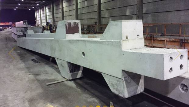 Des moules hydrauliques pour colonnes en béton préfabriqué au Portugal