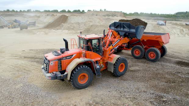 Une transmission CVT pour la chargeuse Doosan DL420CVT-5