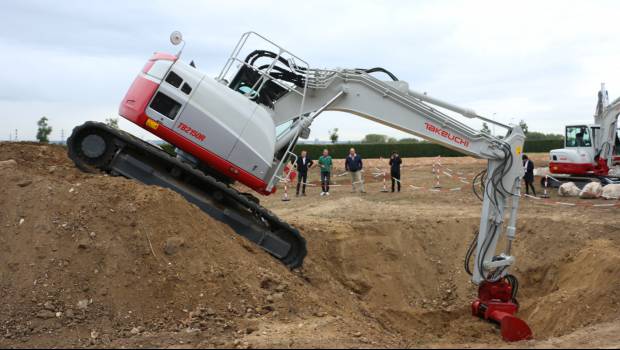 Midi-pelles : Chenilles + pneus = le duo gagnant