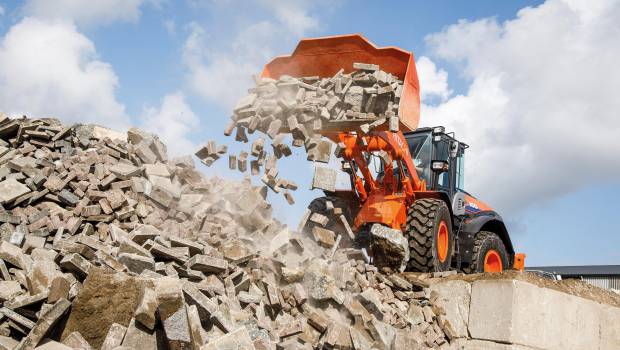 Chargeuse Hitachi ZW150-6 : 3 bras et que d'options !