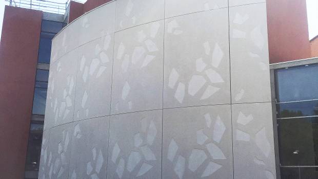 En Essonne, la culture est vêtue de béton architectonique blanc