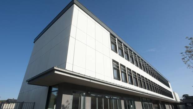Le lycée Anguier d'Eu, habillé de blanc et bleu