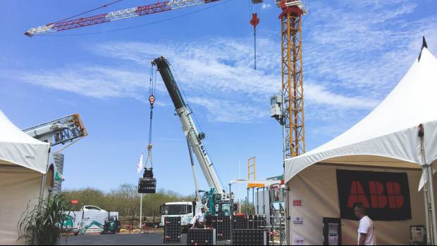 Les grues Manitowoc prennent le soleil à La Réunion