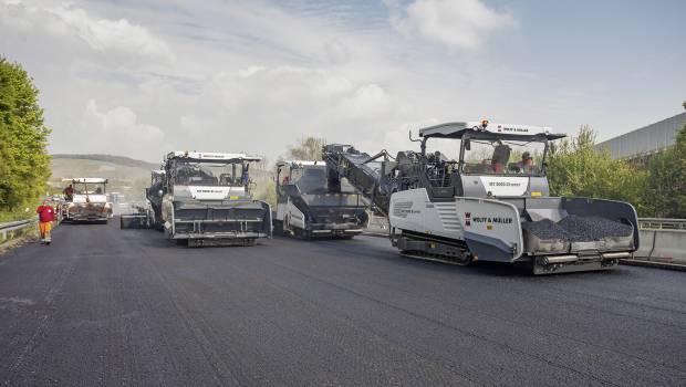 Alimentateur et finisseur Vögele : le duo gagnant