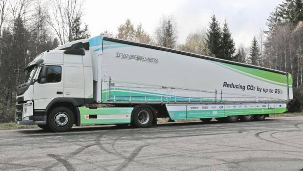 Une semi-remorque hybride limitant les émissions de 15%