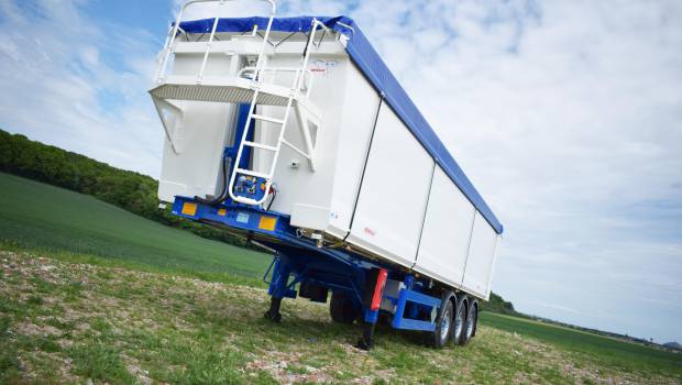 La benne résiste et grimpe la pente !