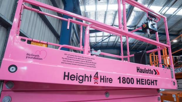Une nacelle rose pour Height 4 Hire