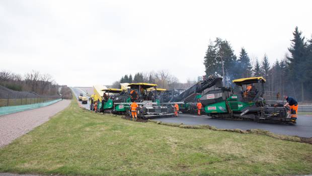 Des machines Wirtgen sur la rénovation d'un circuit de motocyclisme