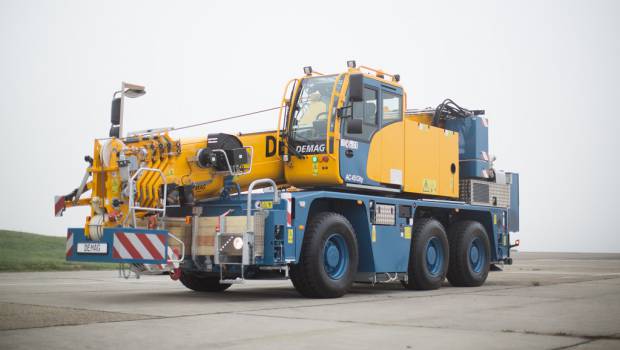 Empire Crane achète 14 grues Demag