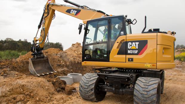 La pelle sur pneus gonflée à bloc