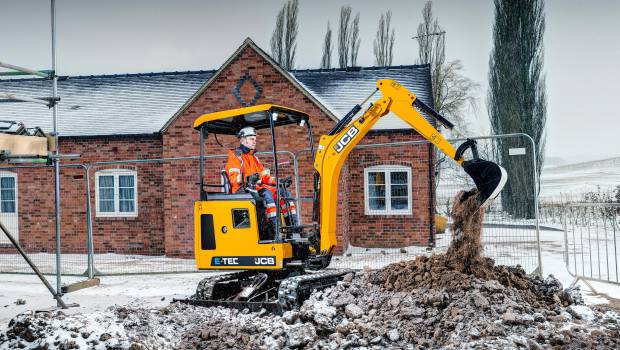 JCB dégaine sa mini pelle électrique