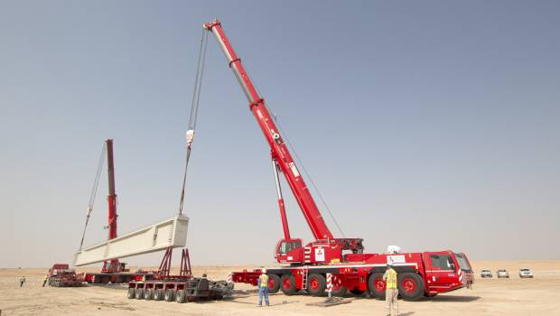 Deux Demag AC 300-6 en action dans le désert de sable du Koweït