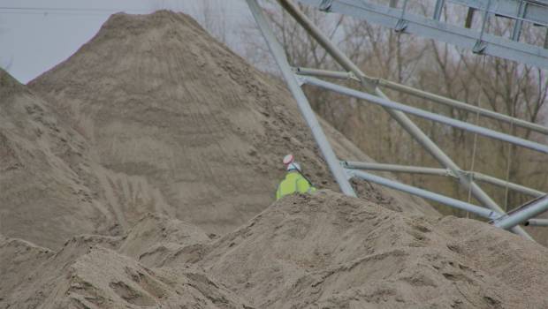 La carrière monte au front