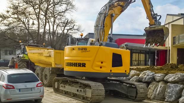 Une pelle R 926 Compact chez Clouté & Fils