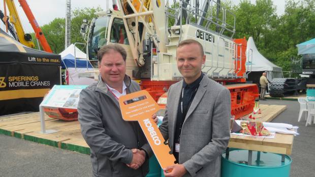 8 Kobelco pour Delden Cranes