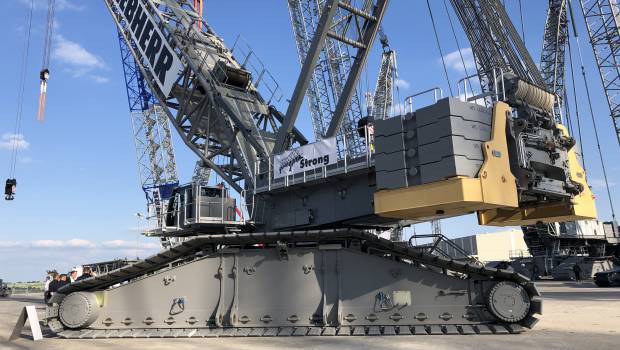 Une grue sur chenilles de 800 t au transport facilité