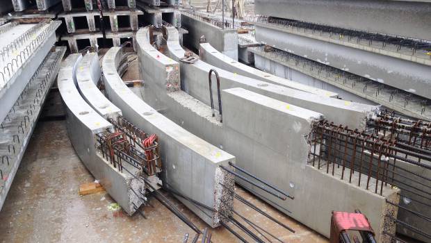 Tour Alto La Défense : anneaux en béton et écailles de verre